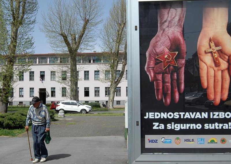 HDZ and partners removing controversial posters from Sisak streets