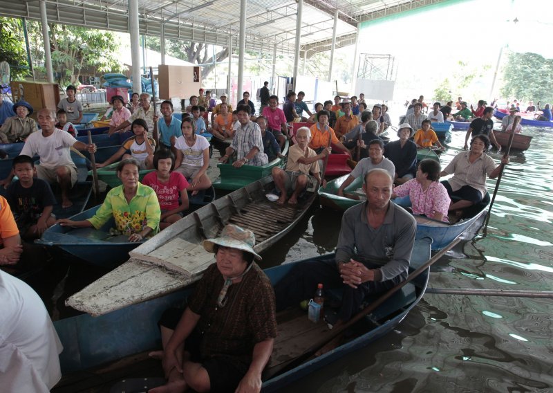 Oko milijun ljudi pogođeno poplavama u Tajlandu