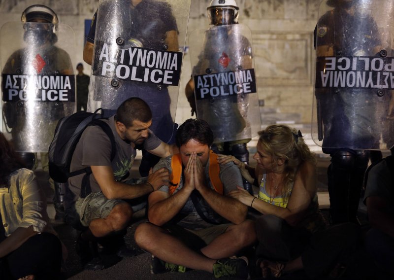 Grci 'izglasali' 12.500 otkaza u javnom sektoru