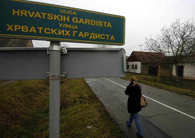 Srbi traže dvojezične natpise u Borovu