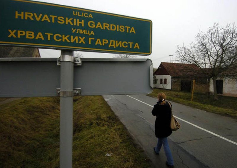 'Hrvati nam otimaju ćirilicu!'