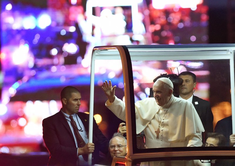 Papa Franjo misom u Philadephiji završio posjet SAD-u