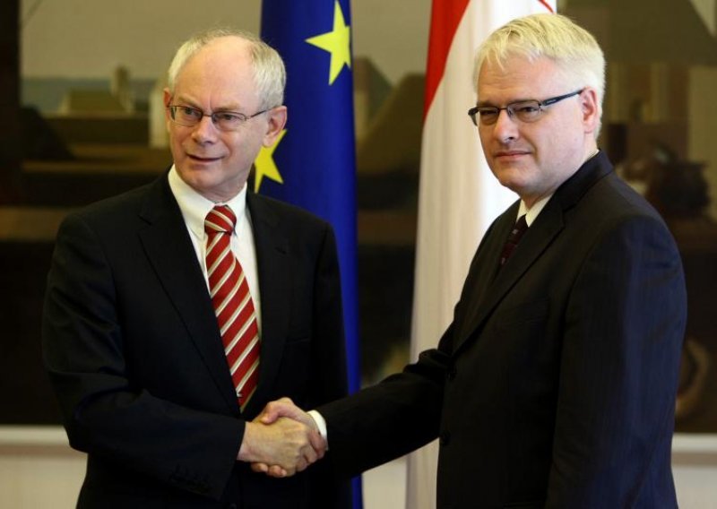 Josipović primio poziv za potpisivanje ugovora