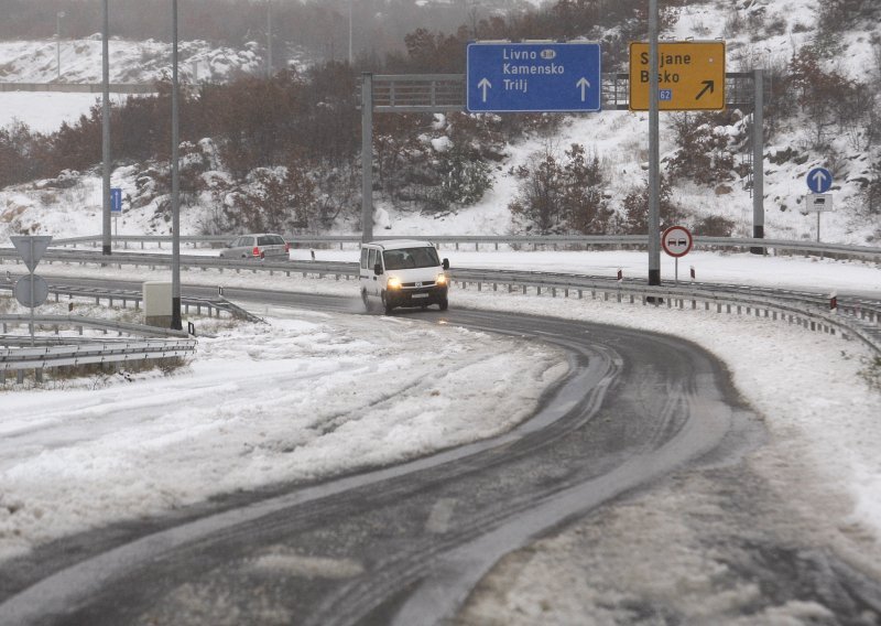 Promet otežan u većem dijelu Hrvatske