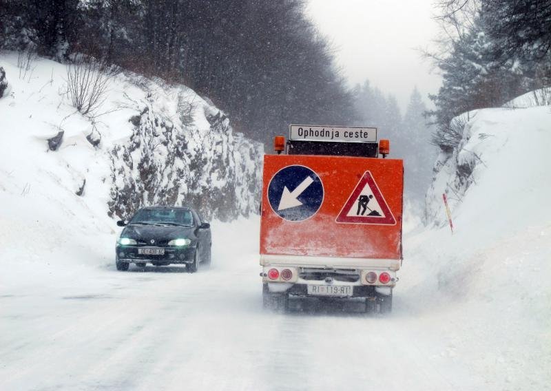 Stiže  40 cm snijega, na put ne idite bez zimske opreme