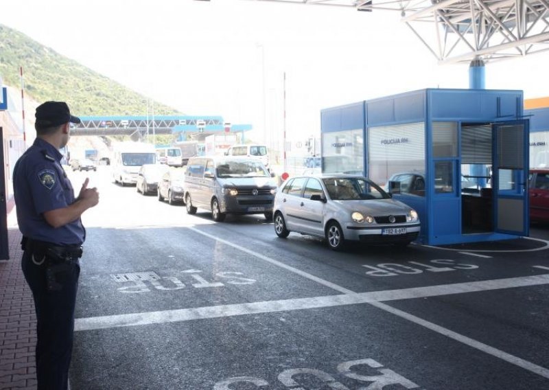 Na prijelaz granice kod Dubrovnika čeka se dva sata