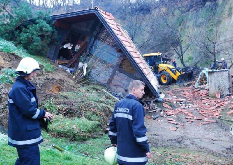 Klizište progutalo obiteljsku kuću