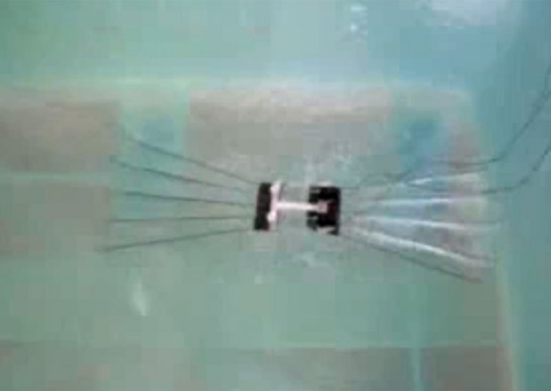 Pogledajte robota koji hoda po vodi!