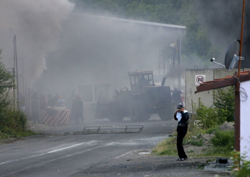 Rafalna pucnjava kod barikada u selu Zupče na Kosovu