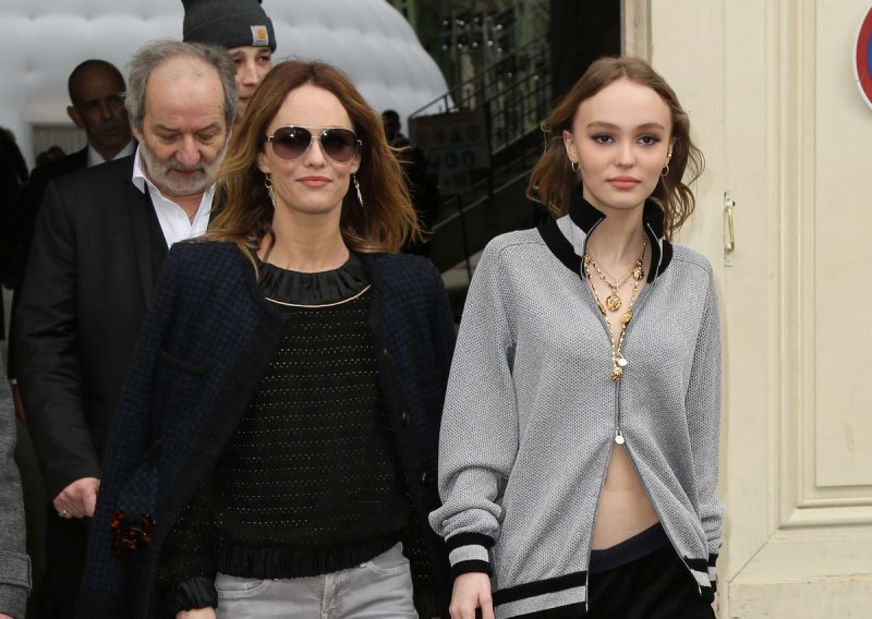 Vanessa Paradis i Lily Rose Depp kao modne blizanke