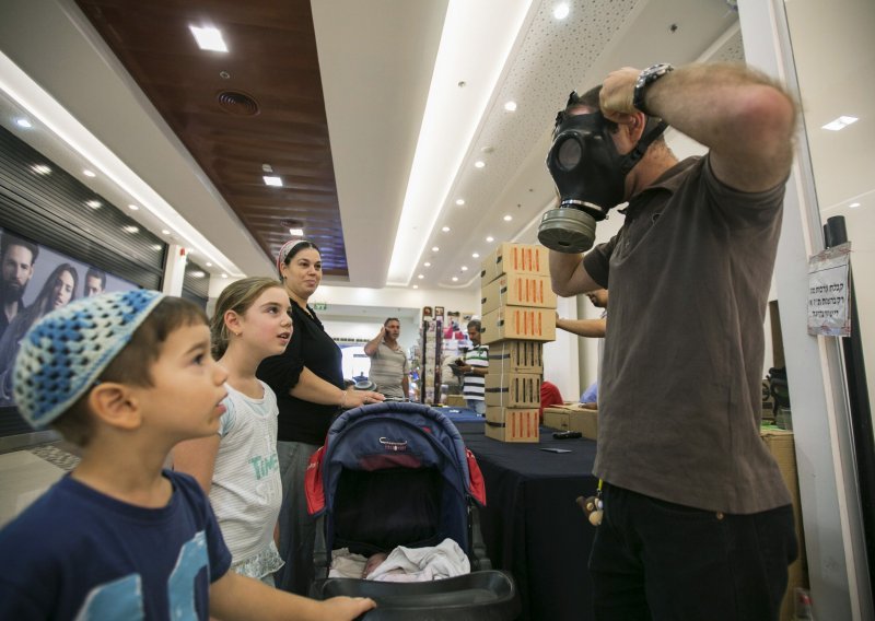 Zaštitne plinske maske najtraženija roba u Izraelu