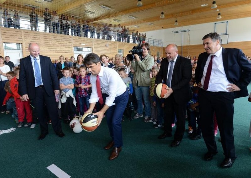 Ponijelo Grčića: Predizborni 'hakl' u Brestovcu Orehovičkom