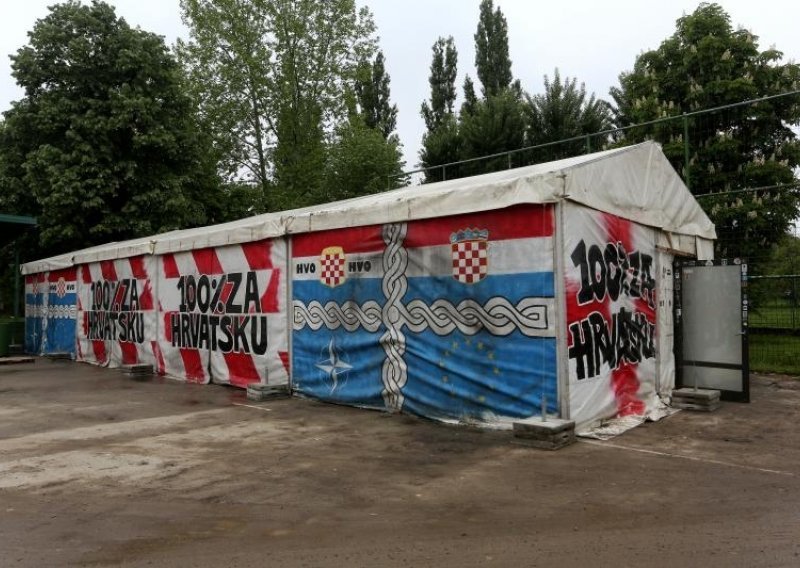 Šator iz Savske postavljen u Vukovaru