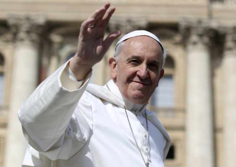 Šest milijuna tviteraša prati papu Franju