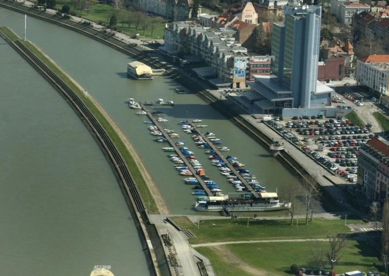 Osijek dobiva još jednog taksi prijevoznika