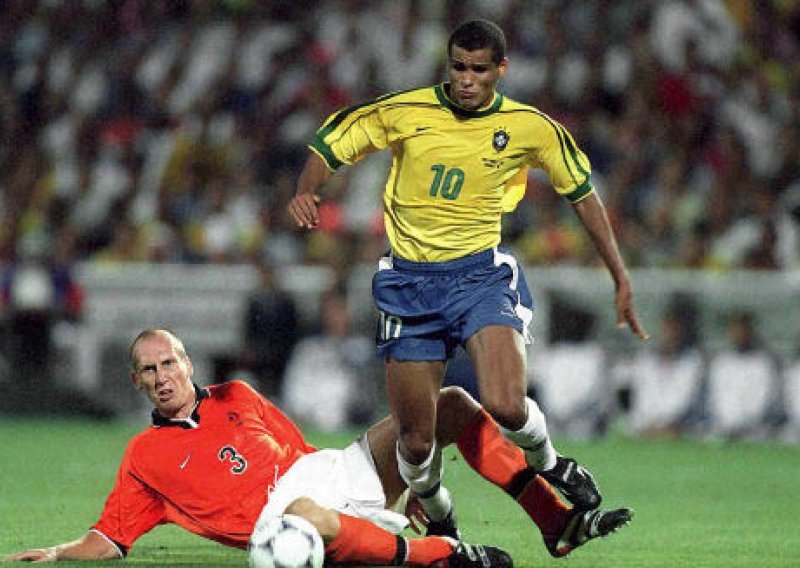 Rivaldo bacio rukavicu u lice Messiju i Ronaldu