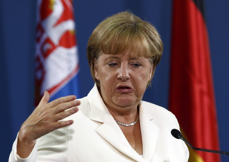 Nakon posjete Merkel, pred Srbijom teške odluke