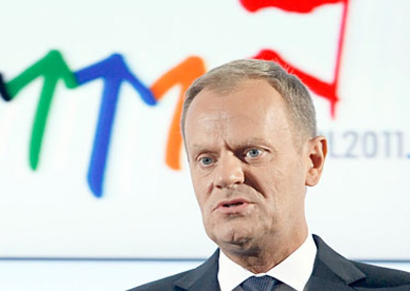 Tusk pushes for stronger Europe to overcome crisis