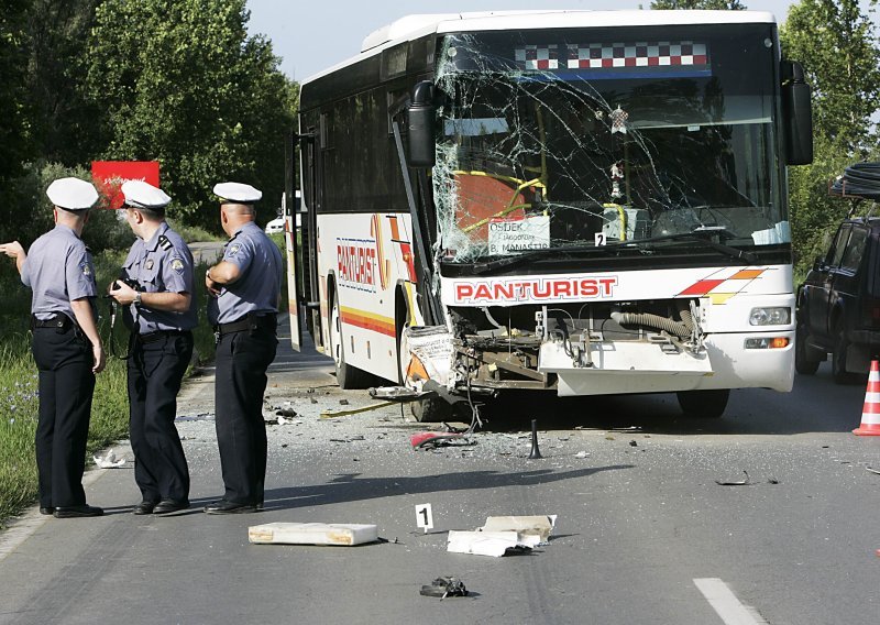 U sudaru dvaju autobusa više ozlijeđenih