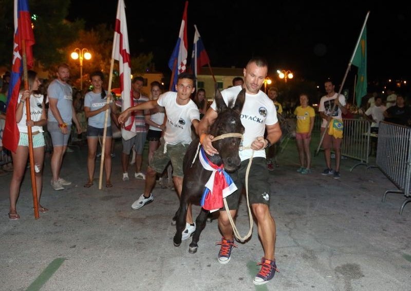 Prošlogodišnji pobjednik ukopao se u mjestu i - pozirao