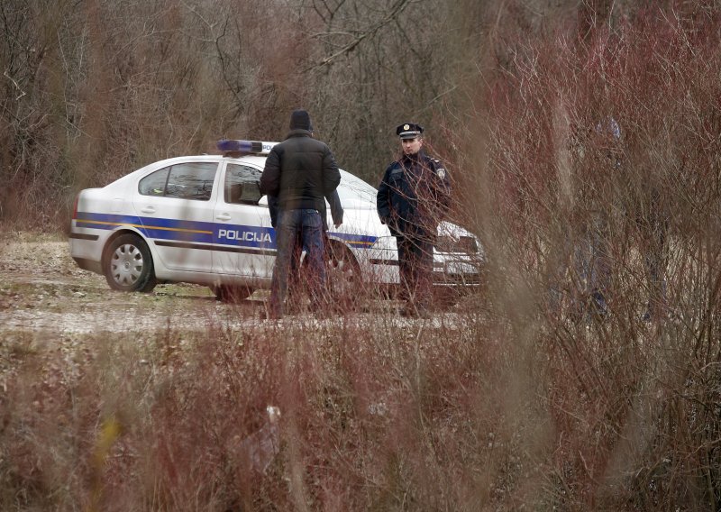 Poginuo rušeći stablo u šumi