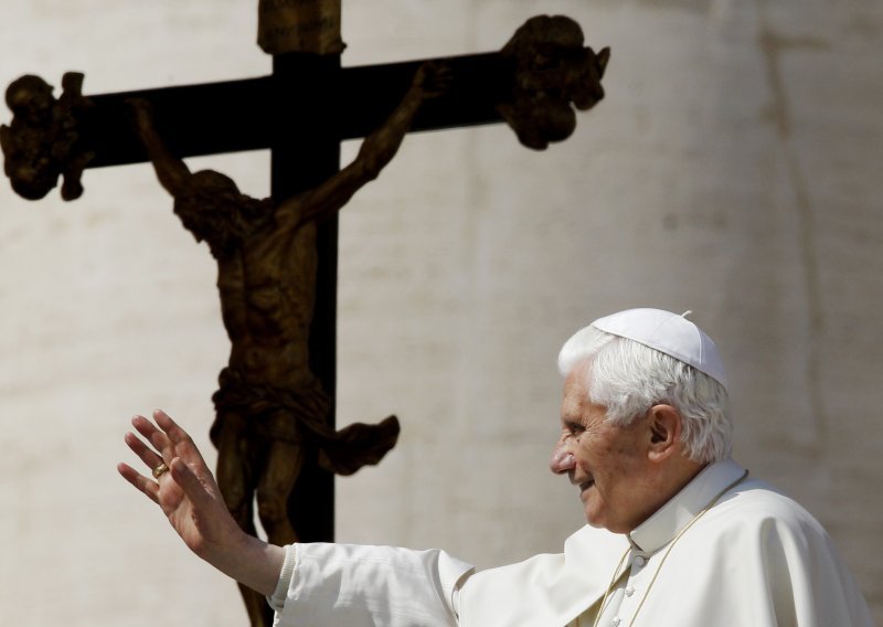 Barroso emotivan zbog odlaska Pape, Obama moli za njega