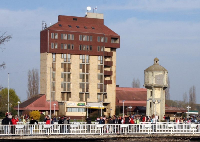 Grad Vukovar za 10,3 milijuna kuna kupio derutni hotel 'Dunav'