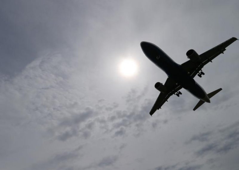Zrakoplov Croatia Airlinesa sa 143 putnika zbog problema vraćen u Zagreb