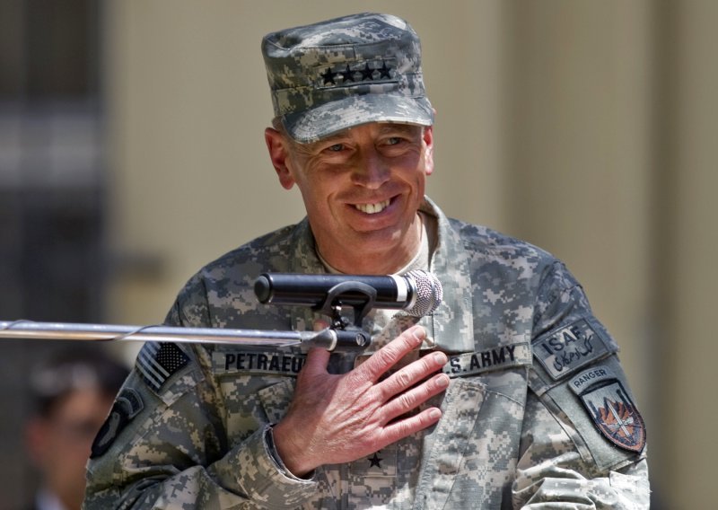 Petraeus preuzeo zapovijedanje NATO-ovim snagama