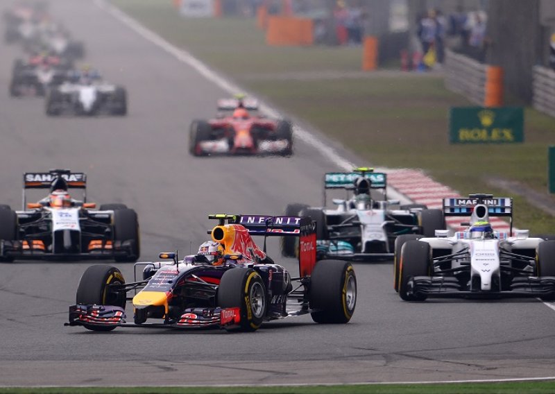 Neviđena glupost skoro upropastila F1 utrku u Kini!