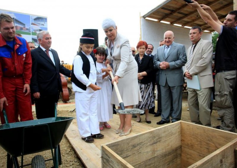 Nove mjere pomoći zaduženima u švicarcima