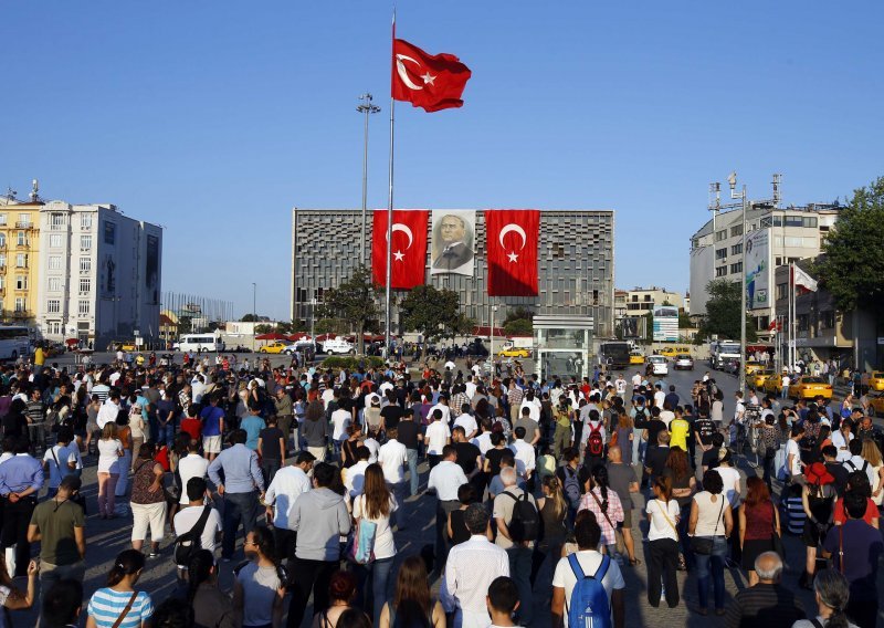 'Ukočeno stajanje' širi se Turskom
