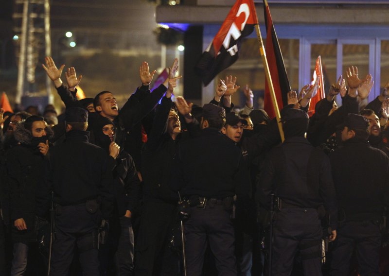 Policija rastjerala 45.000 prosvjednika na ulicama Madrida