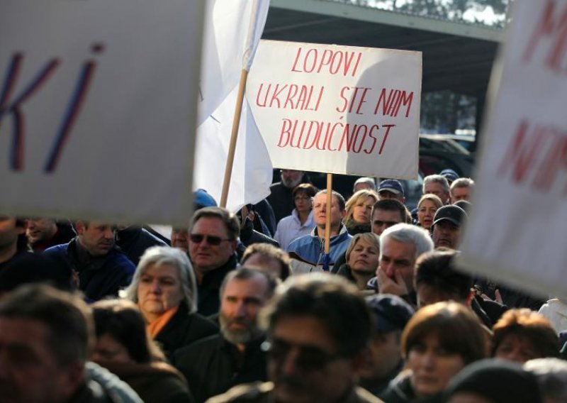 'Ispunite obećanja ili izlazimo na ulicu!'