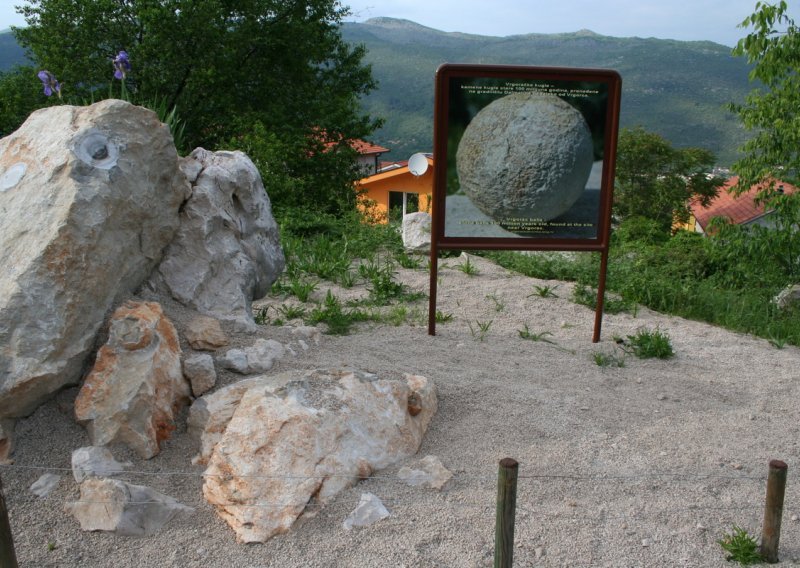 Pokradene vrgoračke kugle sa spomenika