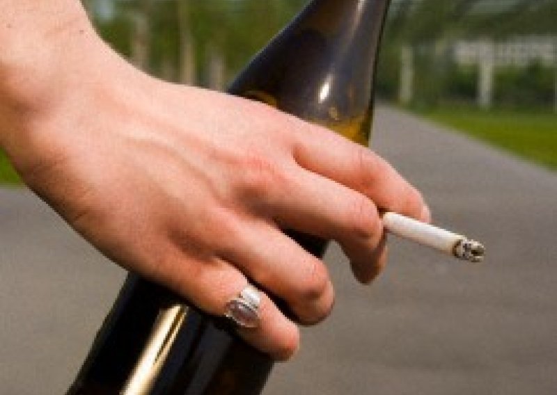 Muškarci žive kraće zbog cigareta i alkohola
