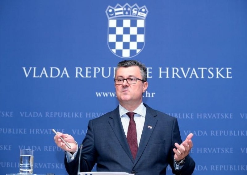 Orešković precizirao što će Vlada prodati i branio Karamarka oko MOL-a