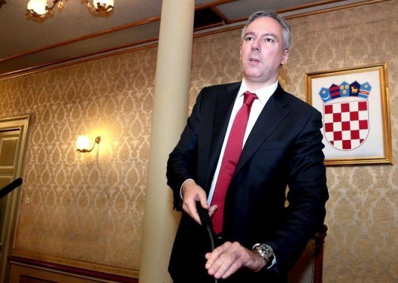 Zagreb nije spreman, Kosor traži odgodu