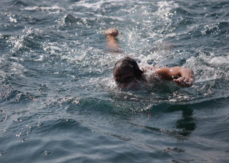 Zbog plivanja u Zadarskom kanalu zaradio 1.000 kuna kazne