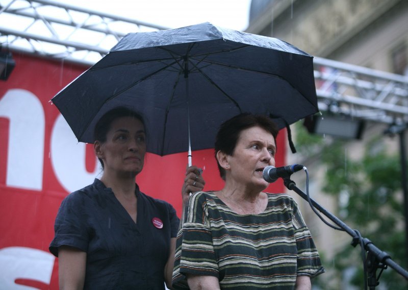 Activists protest outside SDP, HDZ HQ over Varsavska st.