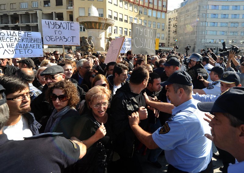 SEEMO prijavljuje Makedoniju zbog novinara