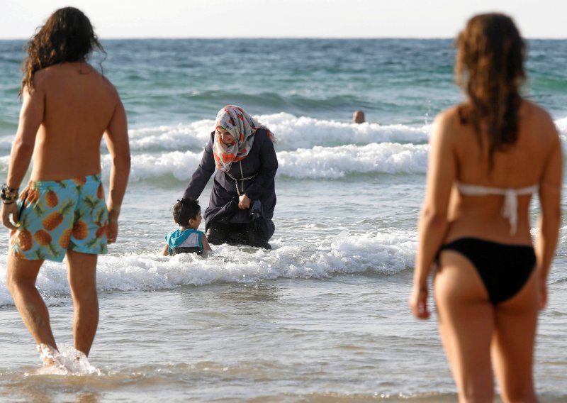 Žene u burkinijima nisu podčinjene, ali bit će. Njihovi muškarci stvaraju aparthejd