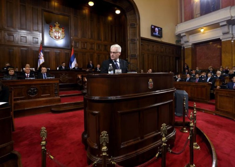 Dobro je da Srbi nisu Josipoviću forsirali ćirilicu