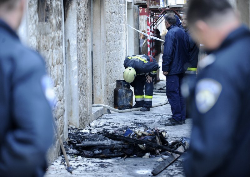 Majka i kćer izgorjele na spavanju