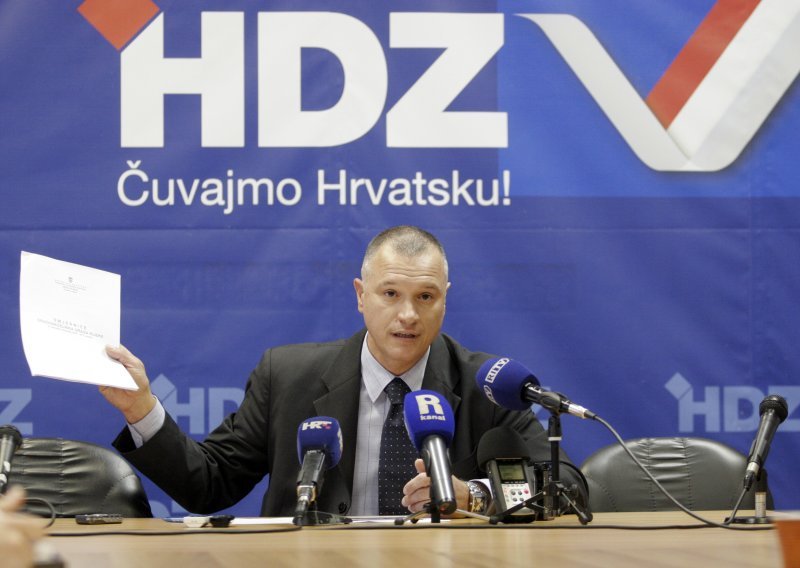 Burić napustio HDZ i prozvao Karamarka za razbijanje stranke