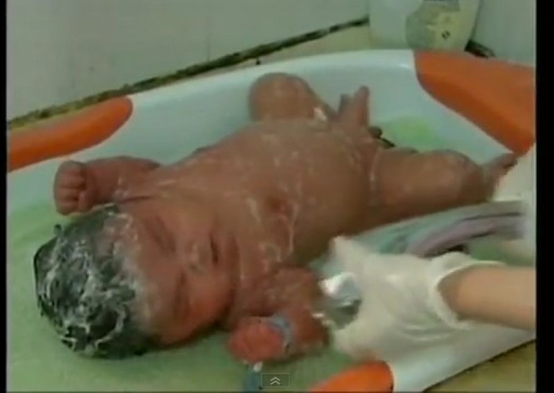 U Kini rođena beba teška sedam kilograma