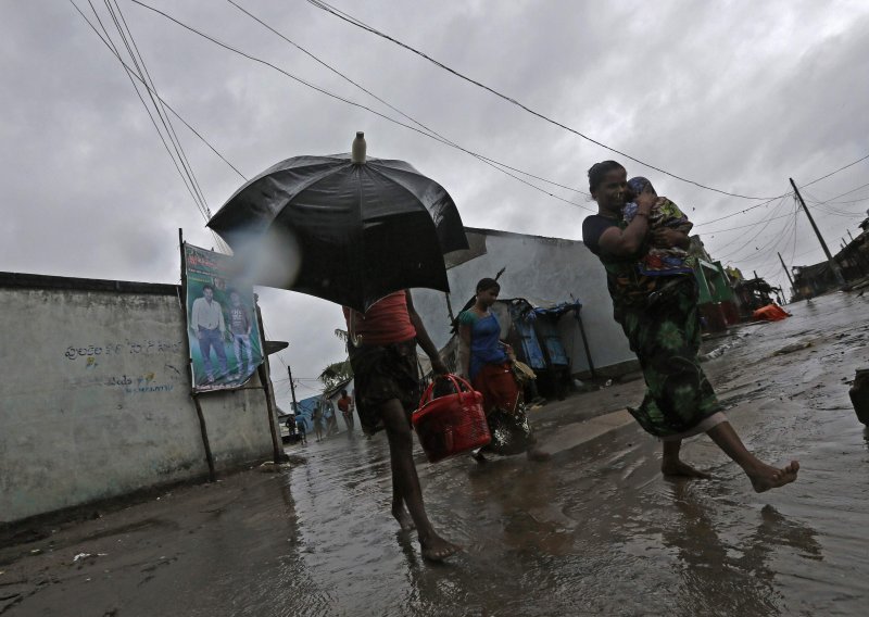 Ciklon usmrtio 10 ljudi u Indiji