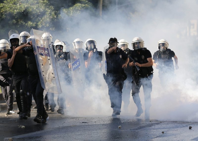 EU blokirala pregovore s Tuskom zbog nasilnog gušenja prosvjeda