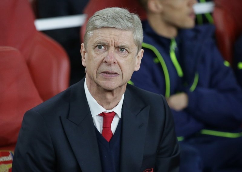 Wenger nakon deset primljenih golova krivicu svalio na – suca!