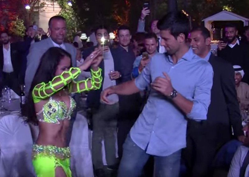 U Dubaiju najviše vole kad Đoković zapleše trbušni ples